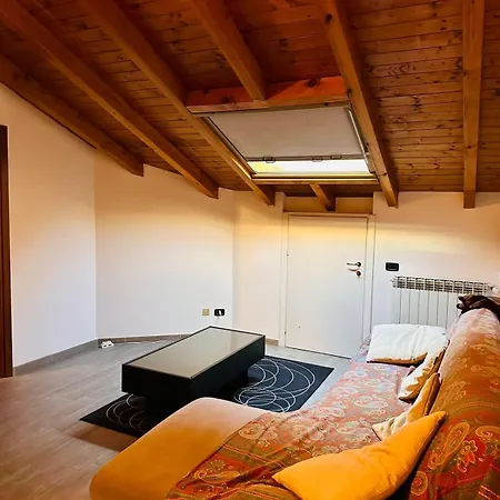 Urban Studio Cameri Apartment
